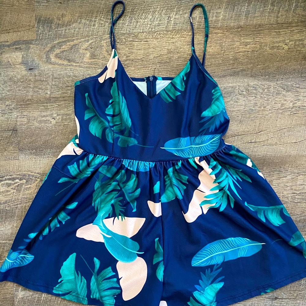 Super cute floral romper!